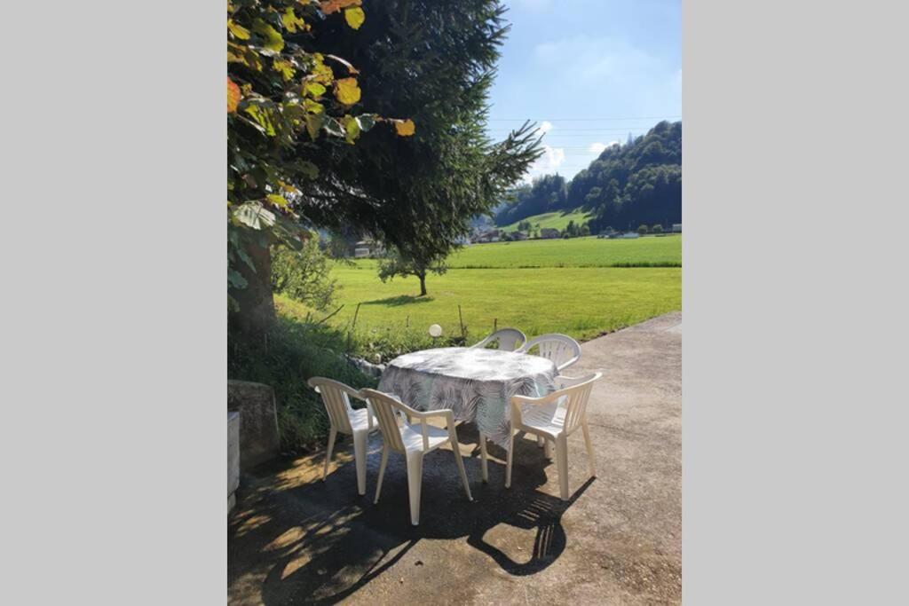 Schoene 3 1/2 Zimmer Wohnung In Der Zentralschweiz Menznau Luaran gambar