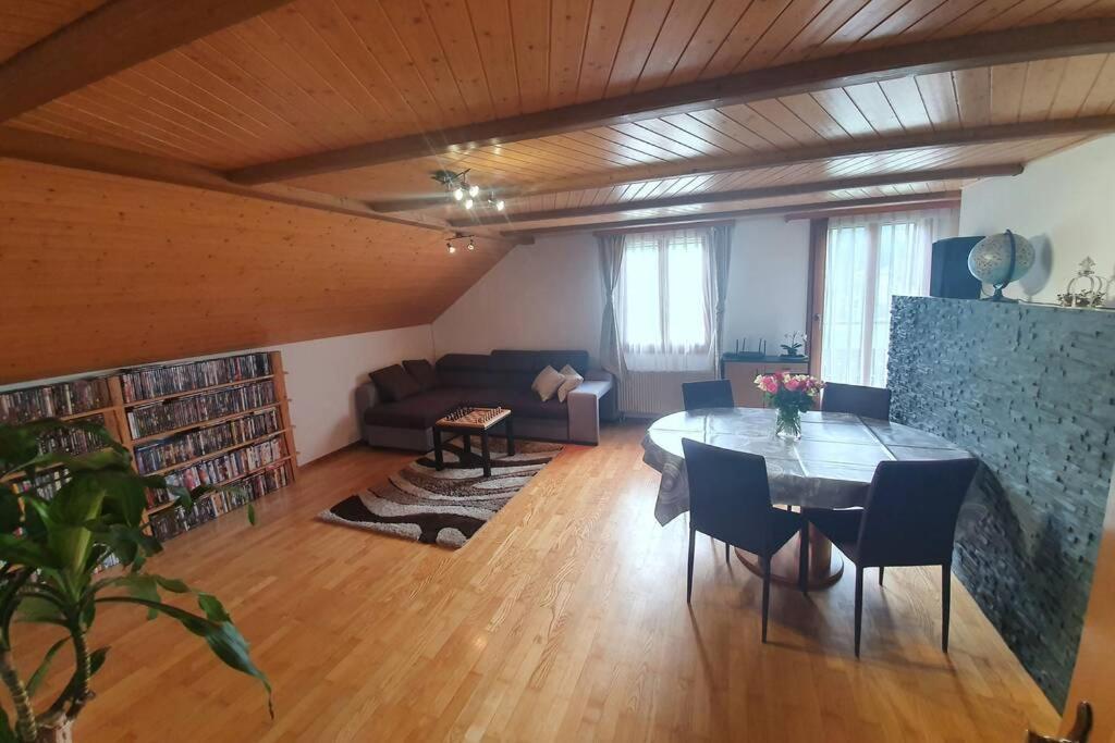 Schoene 3 1/2 Zimmer Wohnung In Der Zentralschweiz Menznau Luaran gambar